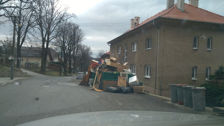 Umiestnené veľkokapacitné kontajnery na ulici ČSA